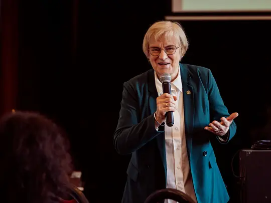 prof. Grażyna Pstrokońska-Nawratil