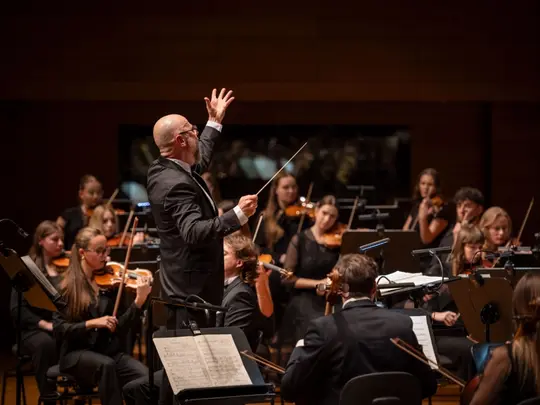 Artur Wr&oacute;bel - dyrygent, Akademicka Orkiestra Symfoniczna