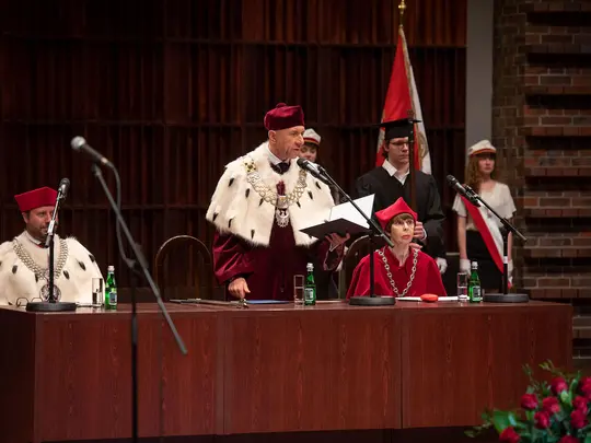 Rektor AMKL prof. dr hab. Krystian Kiełb rozpoczyna uroczystość