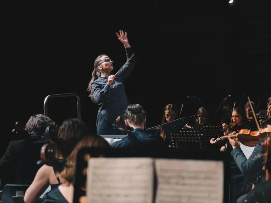 Maria Bazou (Laureatka II miejsca) wraz z Akademicką Orkiestrą Symfoniczną