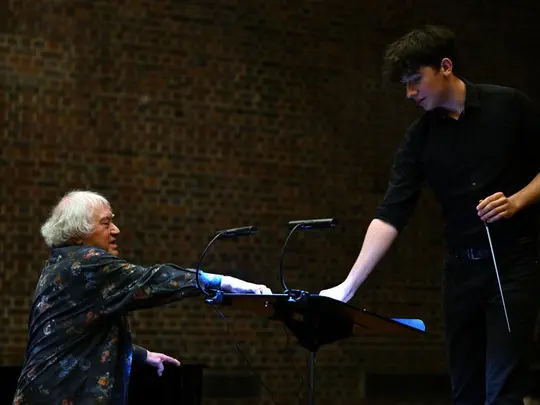 Maestro Jerzy Maksymiuk oraz uczestnik kursu