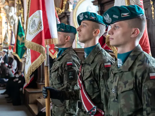 Poczet sztandarowy Akademii Wojsk Lądowych we Wrocławiu