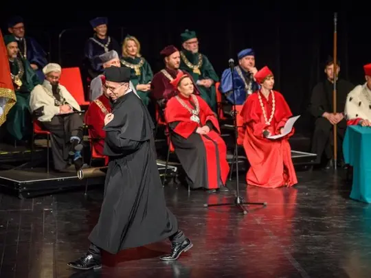 Uroczysta promocja, dr Piotr Rodowicz