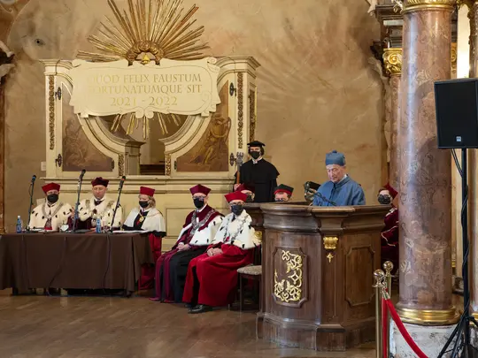 Prof. Tadeusz Strugała, promotor postępowania o nadanie tytułu Doktora Honoris Causa prof. dr. hab. Markowi Pijarowskiemu, wygłasza laudację