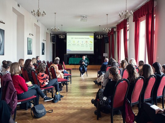 Wystąpienie mgr. Bartłomieja Tarkowskiego z Akademii Muzycznej im. Grażyny i Kiejstuta Bacewicz&oacute;w w Łodzi