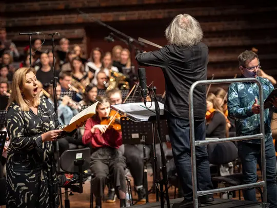 Maestro Marek Pijarowski oraz soliści: Joanna Zawartko i Mariusz Godlewski