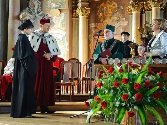 Wręczenie dyplomu doktora sztuki pani Alinie Błońskiej