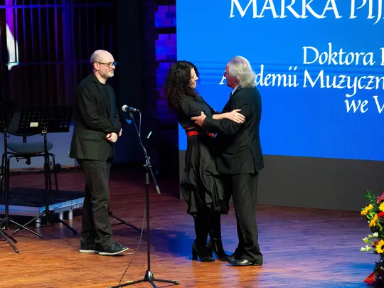 Prof. dr hab. Agata Zubel-Moc i dr hab. Cezary Duchnowski, prof. AMKL składają gratulacje