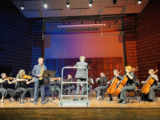 Łukasz Salamon (saksofon solo), Piotr Bywalec (dyrygent), Akademicka Orkiestra Kameralna