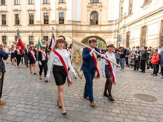A ceremonial academic procession on its way to the second part of the Community Inauguration of the Academic Year 2023/2024 at the Wrocław Market Square