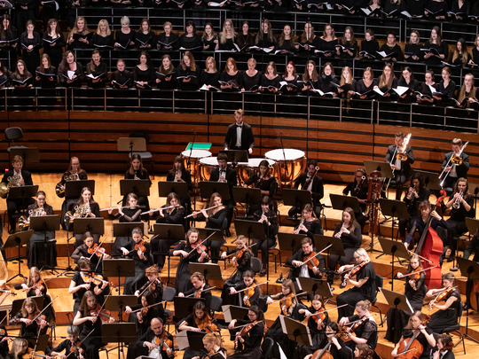 Akademicka Orkiestra Symfoniczna AMKL oraz połączone ch&oacute;ry akademickie Wrocławia