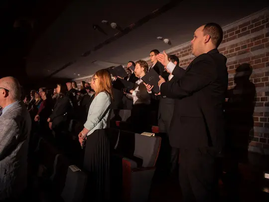 Ch&oacute;r im. Stanisława Krukowskiego AMKL pod dyrekcją Michała Kanafy wykonuje hymn Gaude Mater Polonia