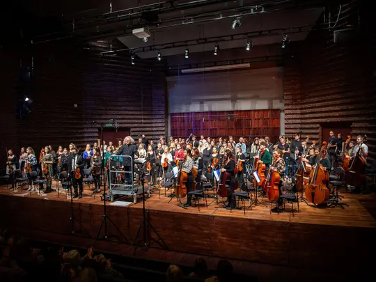 Maestro Marek Pijarowski oraz Akademicka Orkiestra Symfoniczna