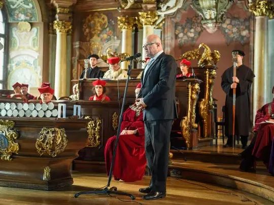 Przemawia Piotr Milwiw-Baron, Zastępca Dyrektora Departamentu Szkolnictwa Artystycznego i Edukacji Kulturalnej Ministerstwa Kultury i Dziedzictwa Narodowego