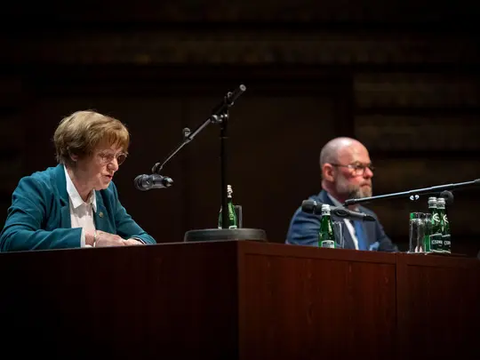 Prof. Grażyna Pstrokońska-Nawratil przedstawia sylwetkę Kandydata na Rektora AMKL