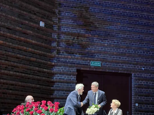Dean of Faculty I, Prof. Dr. hab. Alan Urbanek, congratulates Prof. Leszek Wisłocki