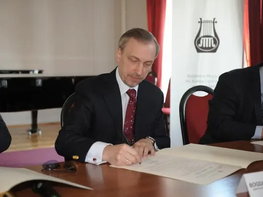 Podpisanie aktu erekcyjnego przez Ministra Kultury i Dziedzictwa Narodowego Bogdana Zdrojewskiego
