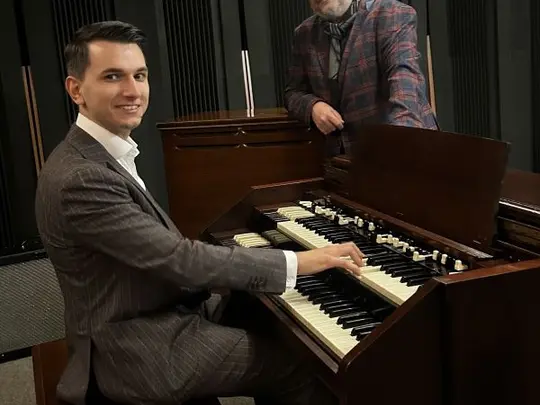 Pierwszy absolwent klasy organ&oacute;w Hammonda na Wydziale Muzyki Jazzowej