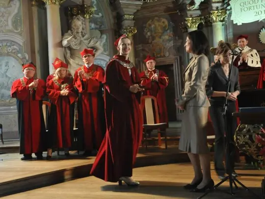 Wręczenie Odznaki Honorowej Zasłużony dla Kultury Polskiej - Prorektorowi ds. Artystycznych i Nauki dr hab. Magdalenie Blum-Rak