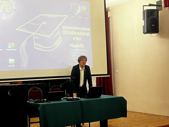 Prof.  Grażyna Pstrokońska-Nawratil