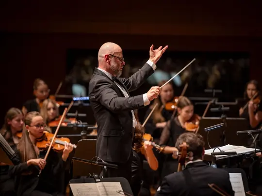 Artur Wr&oacute;bel - dyrygent, Akademicka Orkiestra Symfoniczna