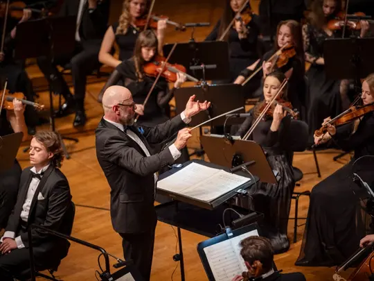 Artur Wr&oacute;bel &ndash; conductor, Academic Symphony Orchestra
