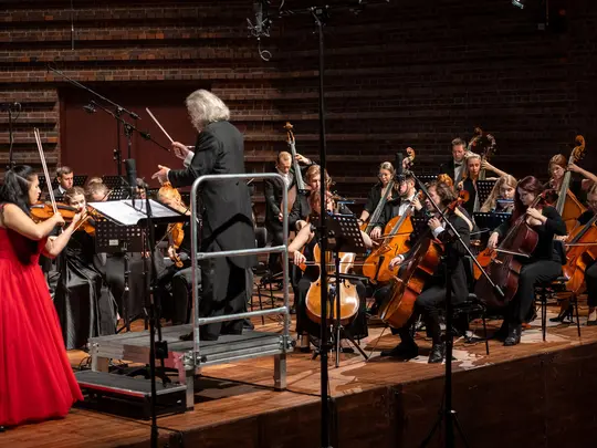 Rondo alla Polacca Op. 13 by Karol Lipiński performed by violinist Sara Dragan, accompanied by the Academic Symphony Orchestra conducted by Maestro Marek Pijarowski
