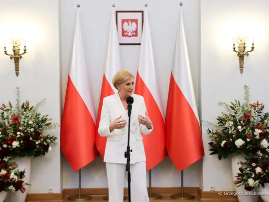 Agata Kornhauser-Duda, Pierwsza dama Rzeczypospolitej Polskiej, wita zgromadzonych gości w Pałacu Prezydenckim.
