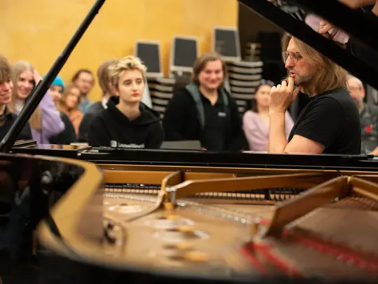 Leszek Możdzer i uczestnicy warsztat&oacute;w Jazz Masterclass Możdzer Danielsson Fresco