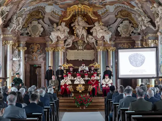 IM Rektorzy KRUWiO oraz Przewodniczący KRUWiO prof. dr hab. Krystian Kiełb w swoim przem&oacute;wieniu inauguracyjnym