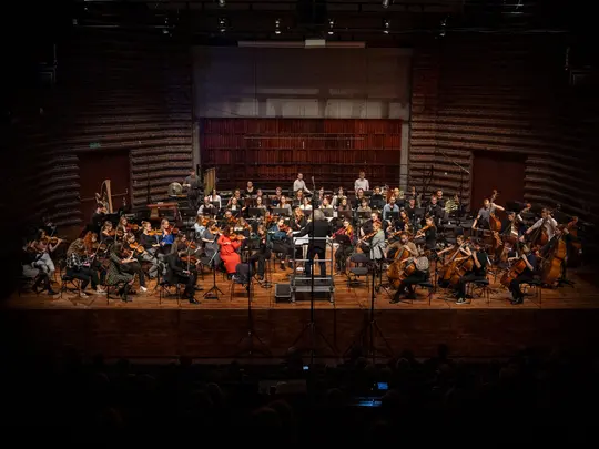 Maestro Marek Pijarowski oraz Akademicka Orkiestra Symfoniczna