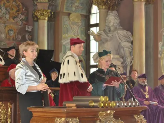 JM Rektor prof. Krystian Kiełb i Dziekan Wydziału Instrumentalnego prof. AM Urszula Marciniec-Mazur przed wręczeniem dyplom&oacute;w Doktora Sztuki