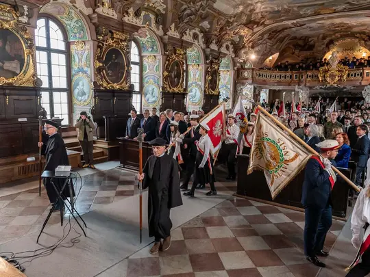 Standard-bearers of Wrocław universities and gathered guests
