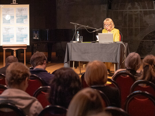 prof. dr hab. Bogusława Orzechowska - Rola kierownika muzycznego - dyrygenta w kształtowaniu dzieła w teatrze muzycznym