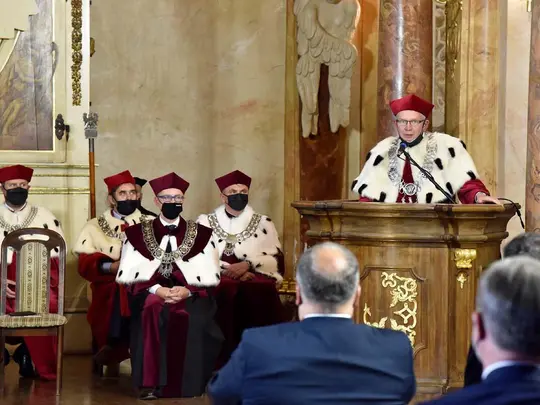 JM Rektor Uniwersytetu Ekonomicznego prof. dr hab. Andrzej Kaleta wygłasza kr&oacute;tkie wprowadzenie do Immatrykulacji oraz rotę