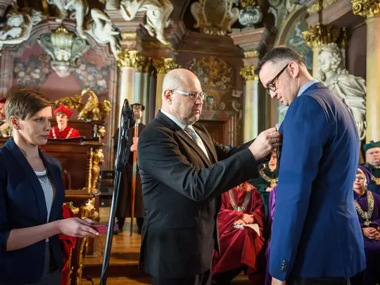 Dr hab. Michał Micker, prof. nadzw. odznaczony Srebrnym Krzyżem Zasługi