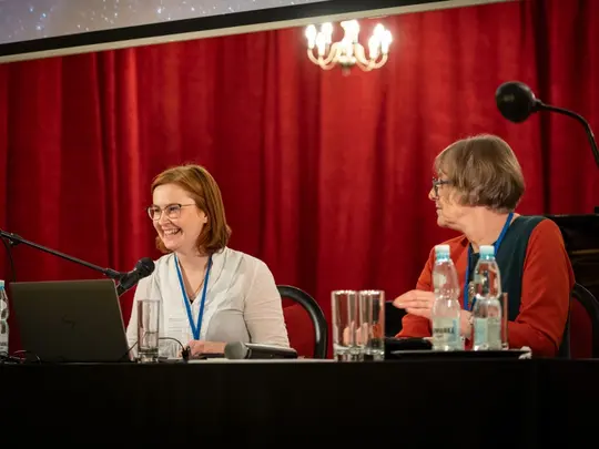 dr Katarzyna Bartos, prof. dr hab. Anna Nowak