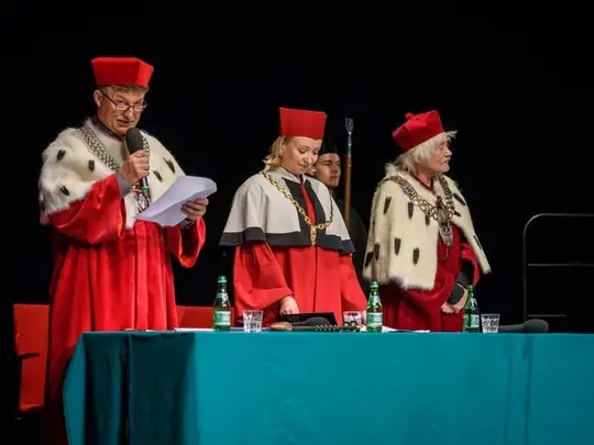 Przemawia prof. Piotr Kielan, Rektor Akademii Sztuk Pięknych im. Eugeniusza Gepperta we Wrocławiu