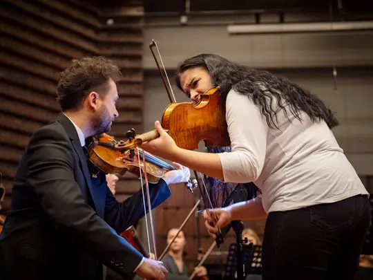 soloist Sara Dragan and Radosław Pujanek, concertmaster of the Academic Symphony Orchestra