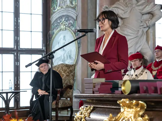Mrs. Agnieszka Hejduk-Domańska, Deputy Director of the Department of Artistic and Cultural Education at the Ministry of Culture and National Heritage, reads a letter from the Minister of Culture and National Heritage, Prof. Piotr Gliński