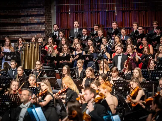 Akademicka Orkiestra Symfoniczna oraz połączone Ch&oacute;ry AMKL
