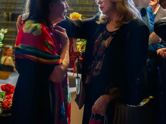 Prof. Danuta Paziuk-Zipser przyjmująca życzenia