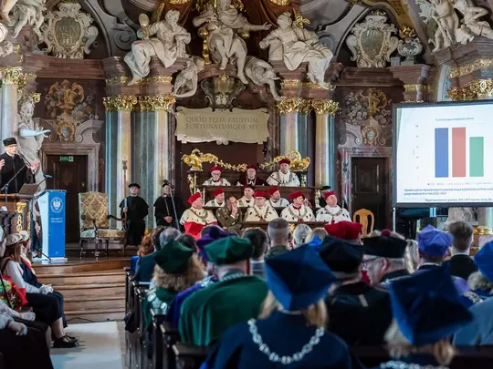 Prelegent prof. dr hab. Andrzej Rokita  z Akademii Wychowania Fizycznego im. Polskich Olimpijczyk&oacute;w we Wrocławiu wygłasza wykład inauguracyjny pt. Znaczenie aktywności ruchowej w rozwoju człowieka i jej rola w edukacji
