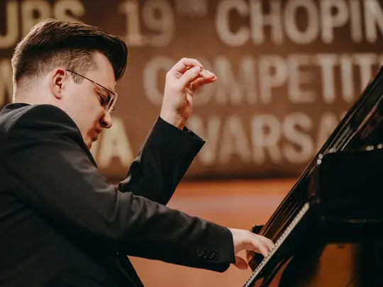 Piotr Alexewicz przy fortepianie