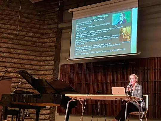 prof. AMKL PhD Aleksandra Pijarowska