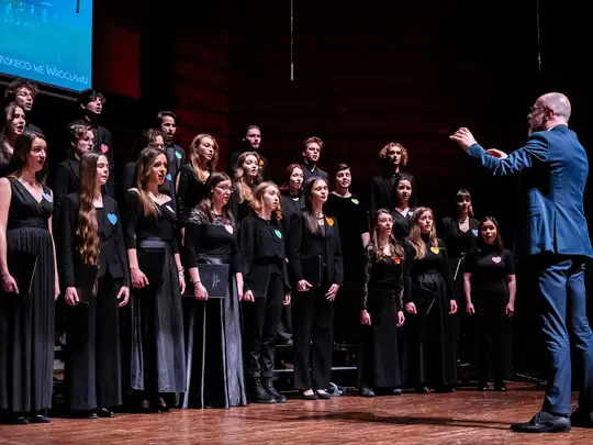 Dr. hab. Artur Wr&oacute;bel and the Feichtinum Choir of the Karol Lipiński Academy of Music in Wrocław