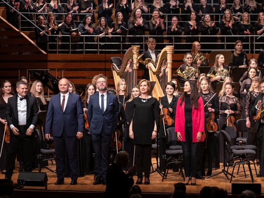 Podziękowania dla kierownik&oacute;w artystycznych ch&oacute;r&oacute;w: Magdalena Wojtas, Małgorzata Sapiecha-Muzioł, Artur Wr&oacute;bel, Maciej Wojciechowski, Alan Urbanek