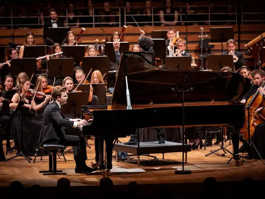 Koncert fortepianowy f-moll op. 21 F. Chopina. Piotr Alexewicz, Maestro Bassem Akiki, Akademicka Orkiestra Symfoniczna