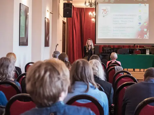 Listeners of the 7th International Conference "Analysis of a Musical Work. History-Theory-Praxis" and PhD Aleksandra Pijarowska, professor at AMKL