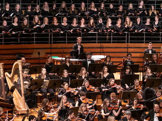 Akademicka Orkiestra Symfoniczna AMKL oraz połączone ch&oacute;ry akademickie Wrocławia